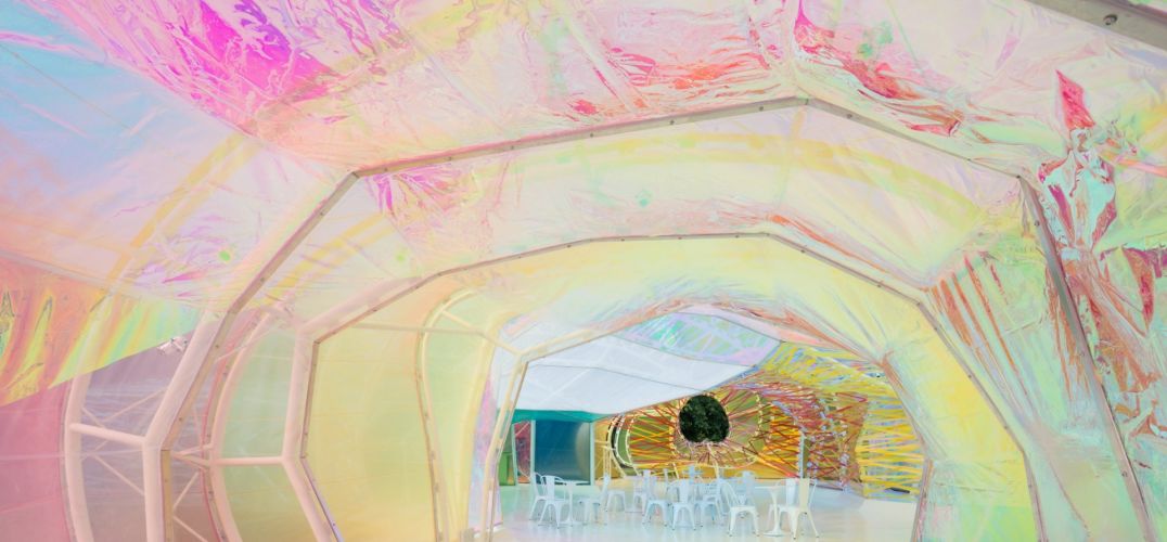 2015年蛇形画廊：一个随时把你吸进另一个维度的“彩虹虫洞”