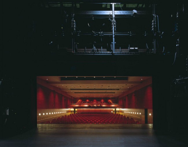 第四堵墙:从舞台上看知名剧院的华丽礼堂