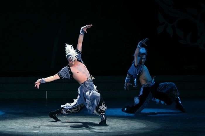 带你走进蒙古族舞蹈的世界_舞蹈_舞台_凤凰艺术