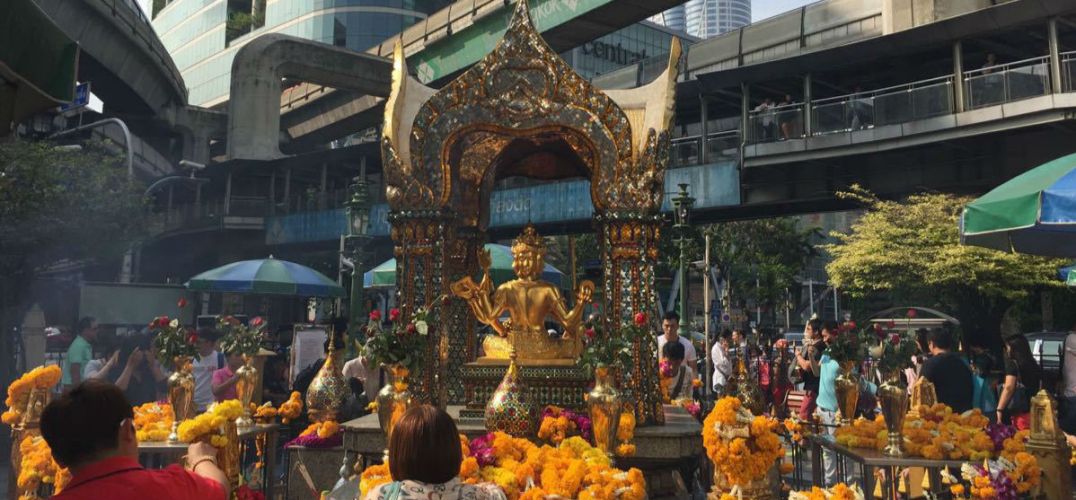 泰国曼谷著名景点四面佛附近爆炸 3位中国游客遇难_国际_资讯_凤凰艺术
