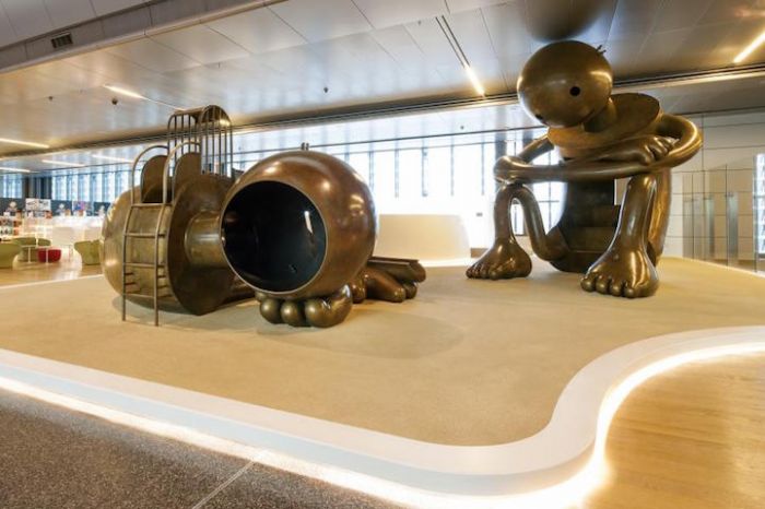 艺术家的青铜雕塑将多哈的哈马德国际机场变成健身房_独家_资讯_凤凰艺术