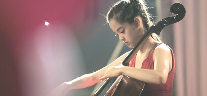 欧阳娜娜签约环球音乐 推大提琴专辑《15》