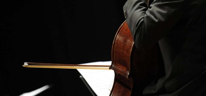 74岁低音提琴独奏鼻祖盖瑞·卡尔泸上开演“告别音乐会”