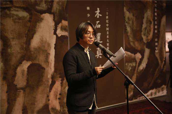 01开幕式由北京画院副院长、北京画院美术馆馆长吴洪亮先生主持