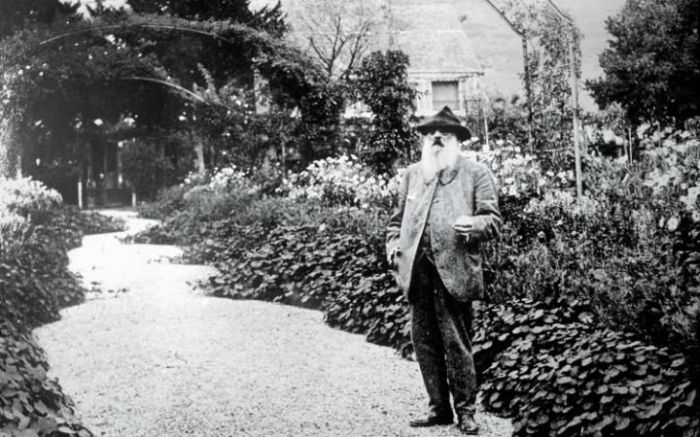 Monet in the garden, 1920