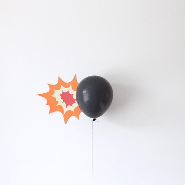 minimal-photography-funny-balloons-peechaya-burroughs-1