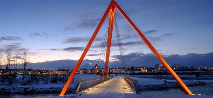为了行人也为了鲑鱼 冰岛建了两座这样的桥