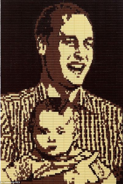 米歇尔·维博沃用1500条三角巧克力为威廉王子和乔治小王子作了一幅肖像