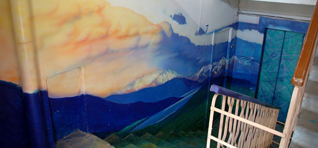 看俄罗斯艺术家如何用装饰墙壁对抗平淡生活