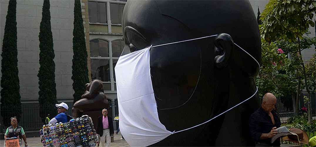 费尔南多·博特罗创作的雕塑卷入了环境污染抗议活动
