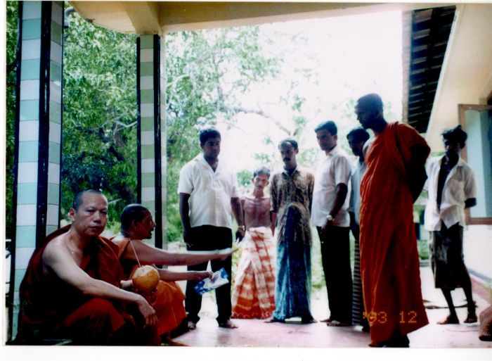 （02）-1992年  赴斯里蘭卡托缽行醫 一年
