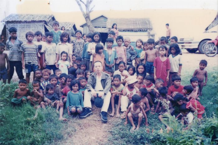 （04）-2001年 赴柬埔寨洞里薩湖區賑濟貧苦民眾