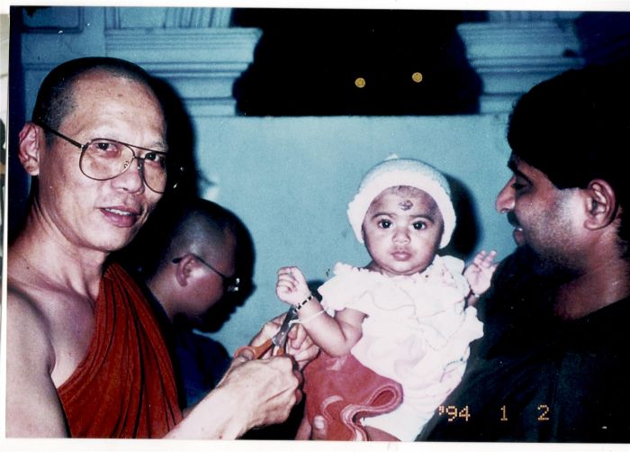 （03）-1992年  赴斯里蘭卡托缽行醫一年，照顧當地貧病民眾