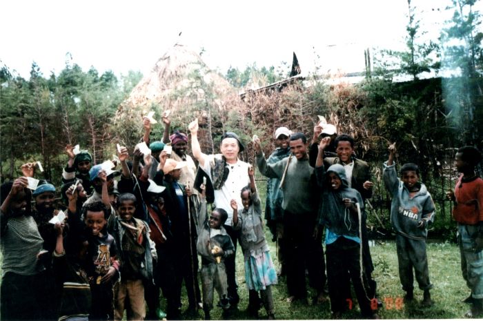 （09）-2005年   前後多次赴非 援助難民   衣索比亞