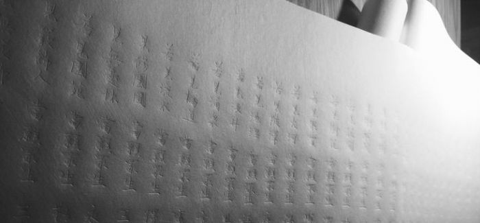 文芳的艺术创作《白卷》：耗时一千小时的书写艺术