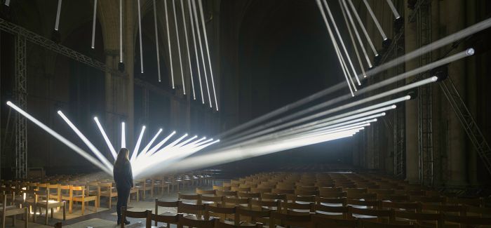 照亮约克明斯特大教堂的奇异“光切体”  