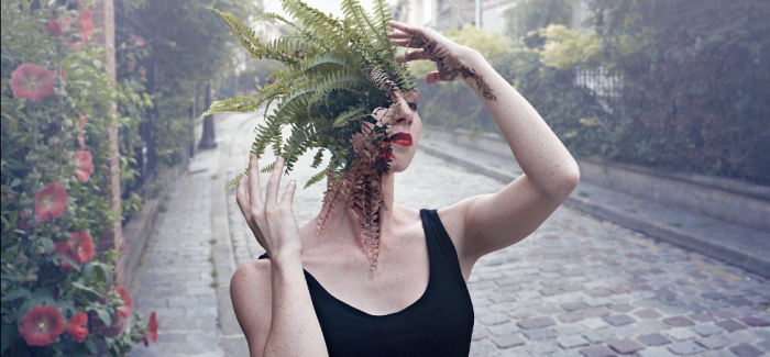 法国艺术家Cal Redback用后期数字技术合成出人与植物嫁接的画面