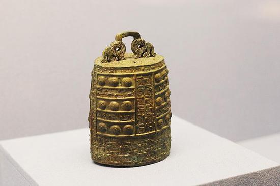约公元前600—前400年的青铜镈，古人祭祀仪式中用的编镈中的一个。