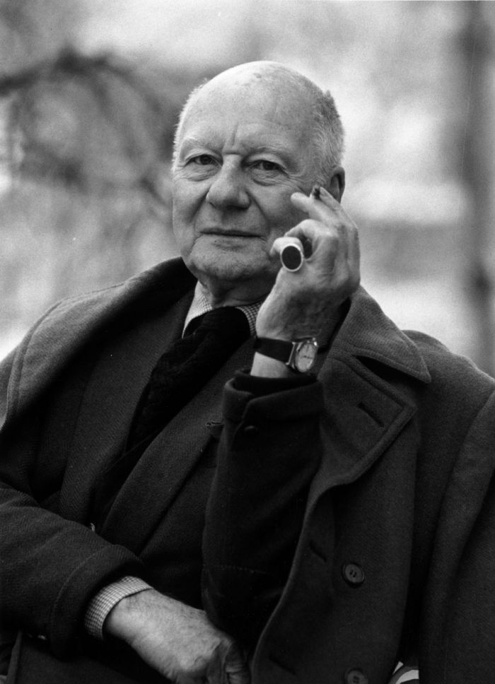 4-john_gielgud_theredlist