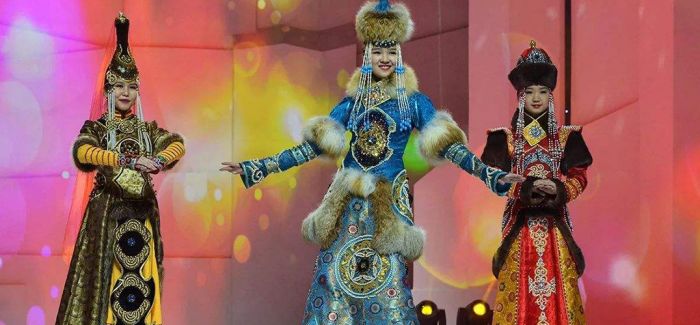 第十五届蒙古族服装服饰艺术节开幕