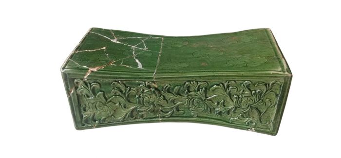 精妙的宋金时期长方形束腰绿釉瓷枕