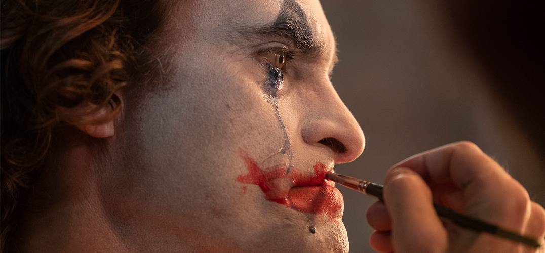 IMDB 9.7分 横扫威尼斯电影节的《小丑》终于来了！