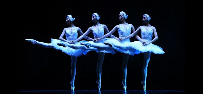 上海芭蕾舞团呈现经典版《天鹅湖》
