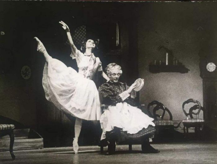 不同时期的芭蕾舞 早期芭蕾 代表作品: 《关不住的女儿》 代表人物