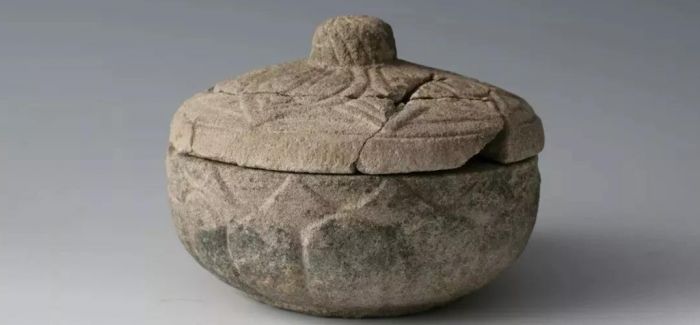 山西元代土雕仿木结构墓葬出土黑釉瓷罐及瓷枕