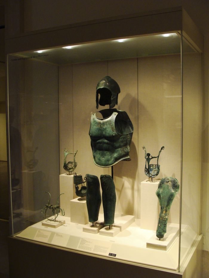 Ancient_Greek_Bronze_Armor_and_Horse_Tackle_in_Metropolitan_Museum_of_Art_Photo_by_Lucas_Livingston,_ancientartpodcast_FLICKR_13_April_2013_cca2.0_8856818595_793435af46_o