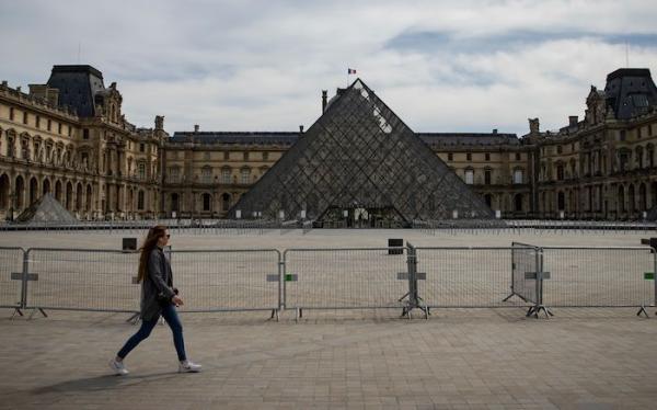随着法国从疫情中“解封”，所有博物馆与古迹将在6月2日后陆续开放，其中卢浮宫将于7月6日重新开放（图片：IAN LANGSDONEPA-EFESHUTTERSTOCK）。