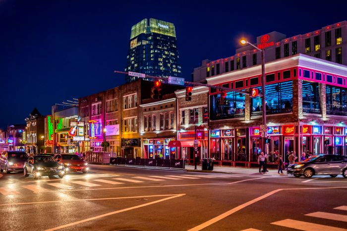Broadway_(Nashville)_lights