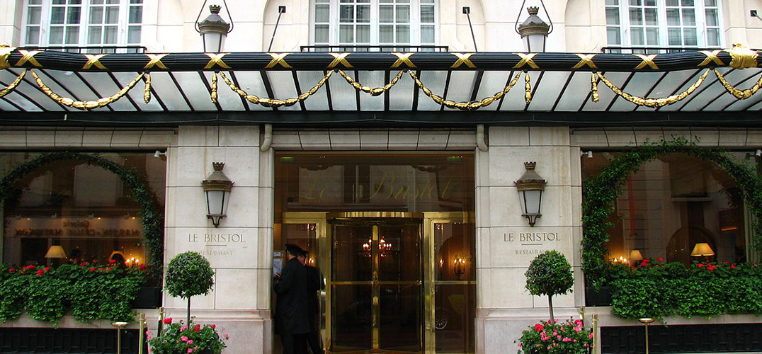 因疫情影响 巴黎众多豪华宫殿酒店不营业