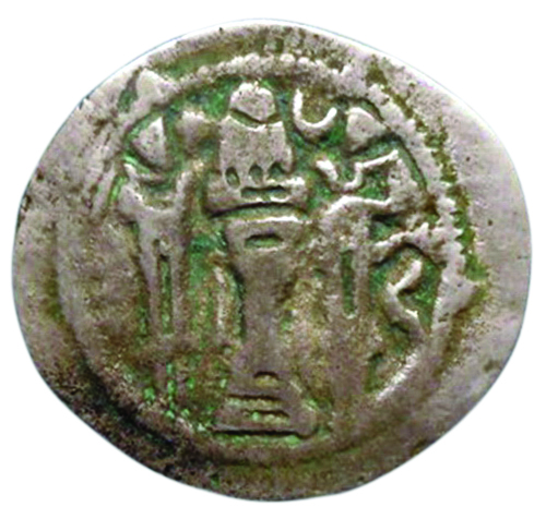 图4 嚈哒王朝仿俾路斯式的银币，反面也是祆教圣火坛及祭司图案