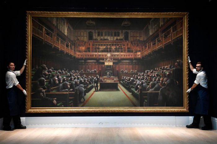 2019年10月，英国伦敦苏富比以990万英镑售出班克斯的作品。