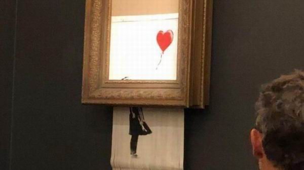 班克斯作品“手持气球的女孩”在拍卖成交后旋即“自毁” 。
