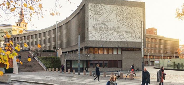 挪威无视反对拆下了毕加索大型壁画