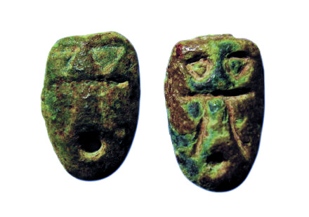 图4 平顶山叶县地区发掘到一“窝”楚国铜贝，共计39枚，其中有有纹鬼脸钱36枚