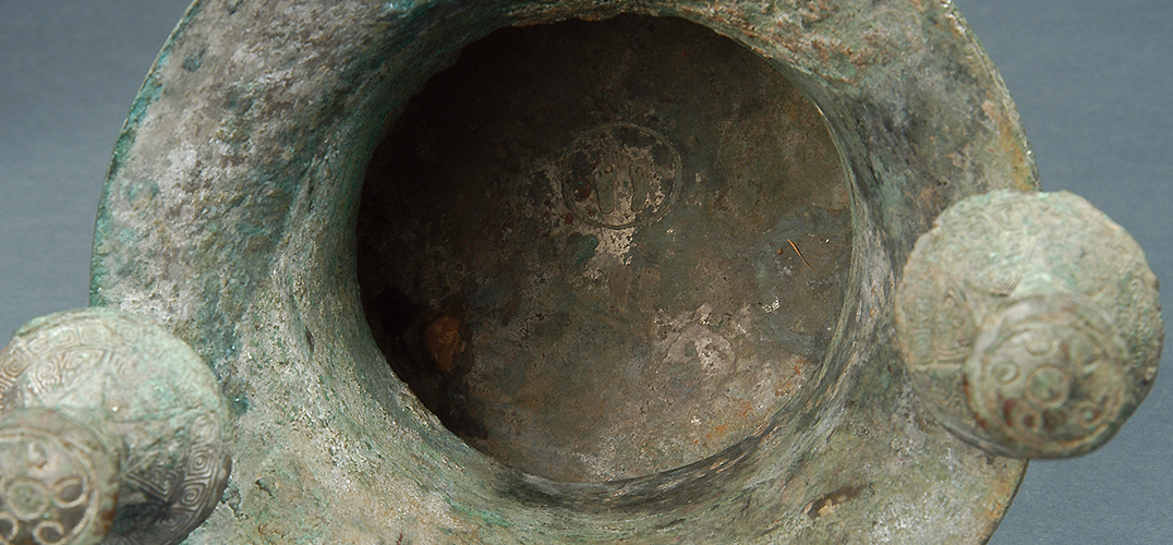 浅析商代晚期青铜斝及其铭文