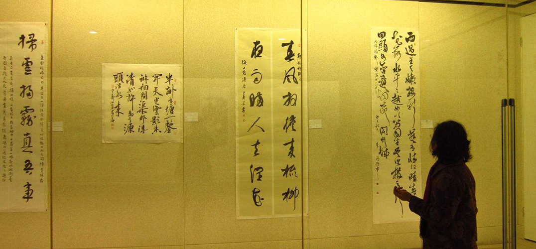 近百幅书法篆刻作品扬州展出 尽显汉字之美