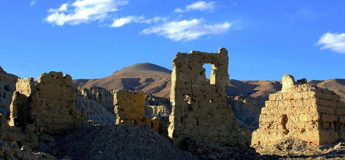 西藏皮央东嘎遗址群发现新墓葬群