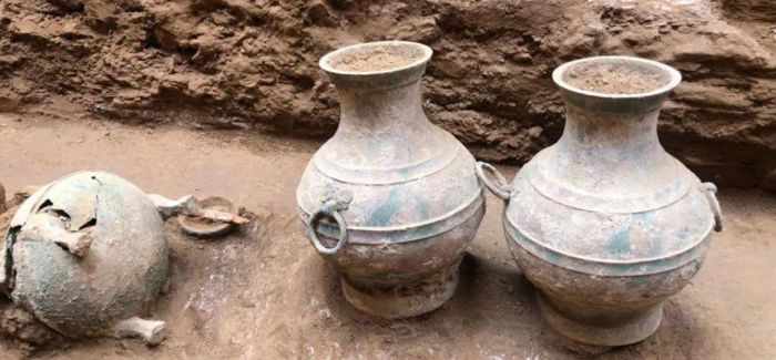 陕西发现一完整西汉早期墓葬 出土罕见陶仓装满小米