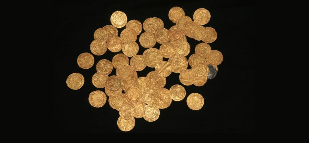 法国老屋翻修发现约60万欧元金条与金币