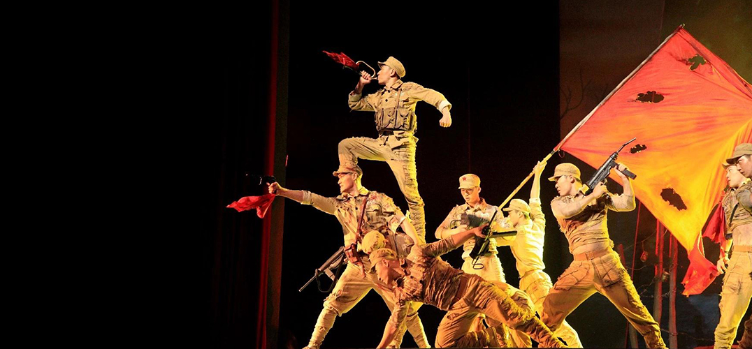 《战上海》：用杂技艺术形式体现舞台效果