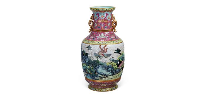 清乾隆御制洋彩雕瓷刷新中国陶瓷拍卖纪录