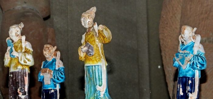 两件海外回流明代陶俑上海博物馆展出