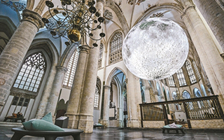 当“月亮博物馆”来到荷兰的教堂......