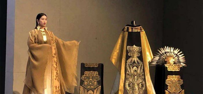良渚元素服饰入藏中国丝绸博物馆
