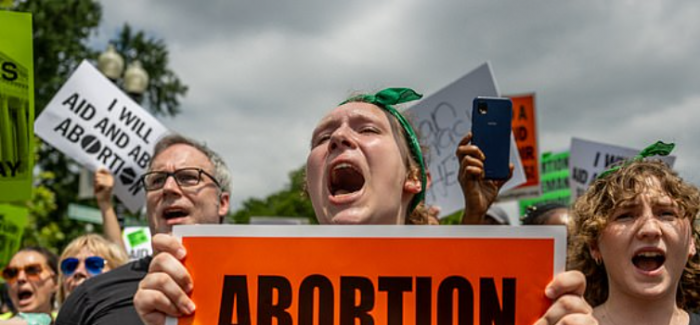 关于美国女性失去宪法赋予的堕胎权