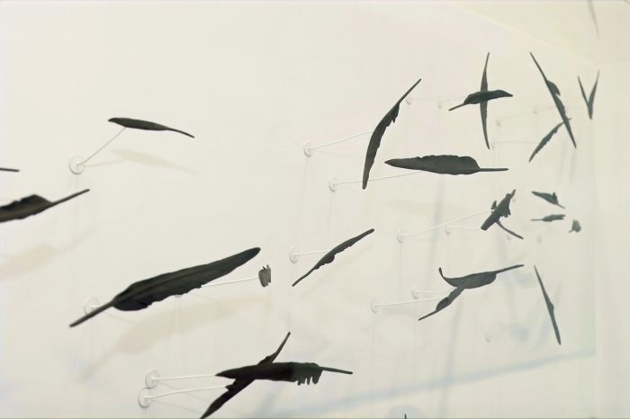 ▲ 玛雅·克莱默《逆风而行》细节  图片来源：香地艺术中心